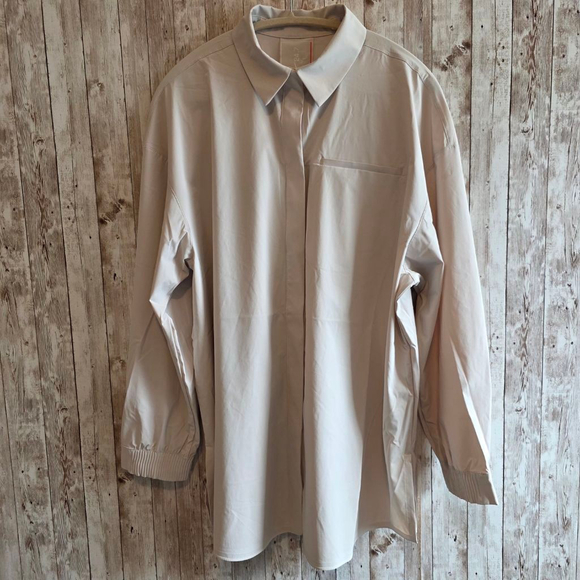 Women's Nike Beige Dri-Fit Casual Button Down Shirt L NWOT - Picture 2 of 9